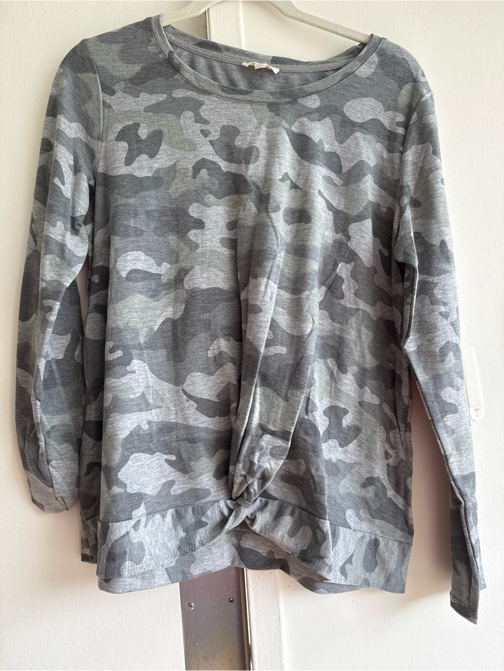 Jane and Delancey Gray Camo Twist-Hem Pullover